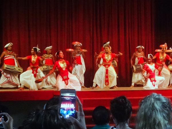 Kandyan-cultural-dance-show